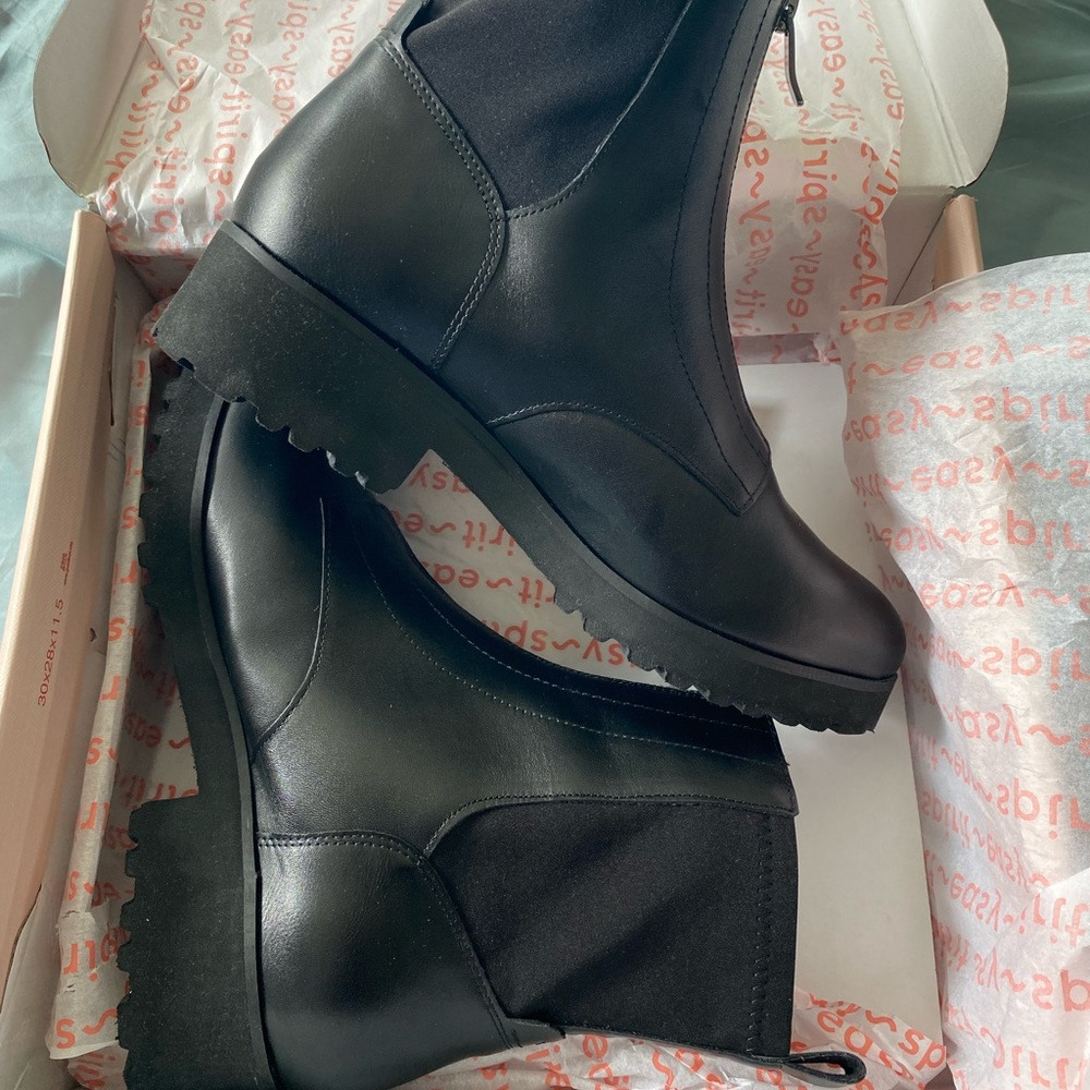 Easy Spirit Willet Front Zip Bootie